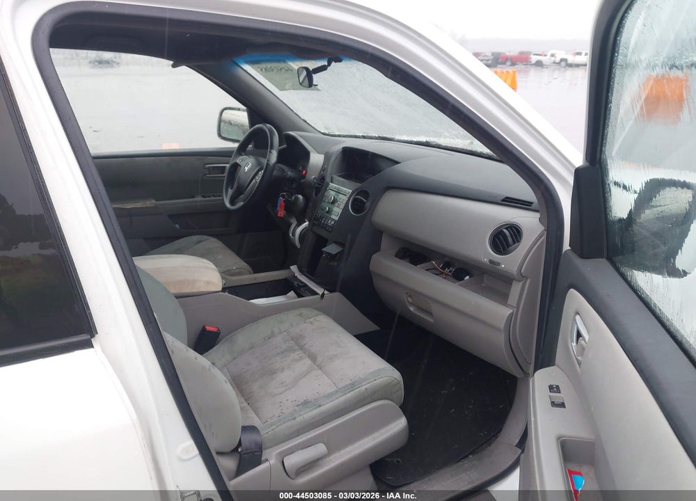 2011 HONDA PILOT EX VIN: 5FNYF4H48BB097193