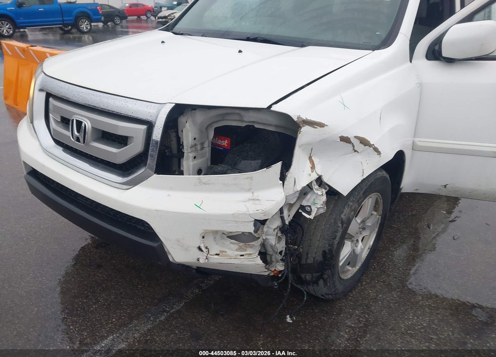 2011 HONDA PILOT EX VIN: 5FNYF4H48BB097193