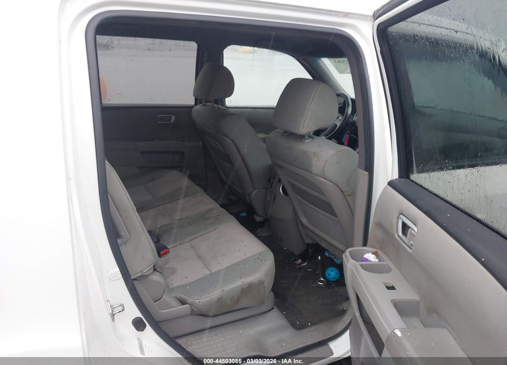 2011 HONDA PILOT EX VIN: 5FNYF4H48BB097193
