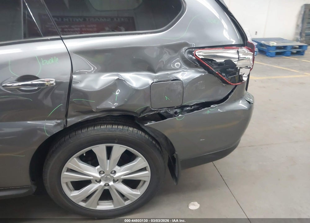 2018 NISSAN PATHFINDER SL VIN: 5N1DR2MN7JC607436