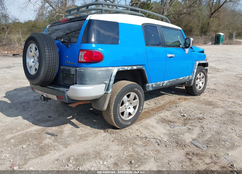 2007 TOYOTA FJ CRUISER VIN: JTEBU11F570026881