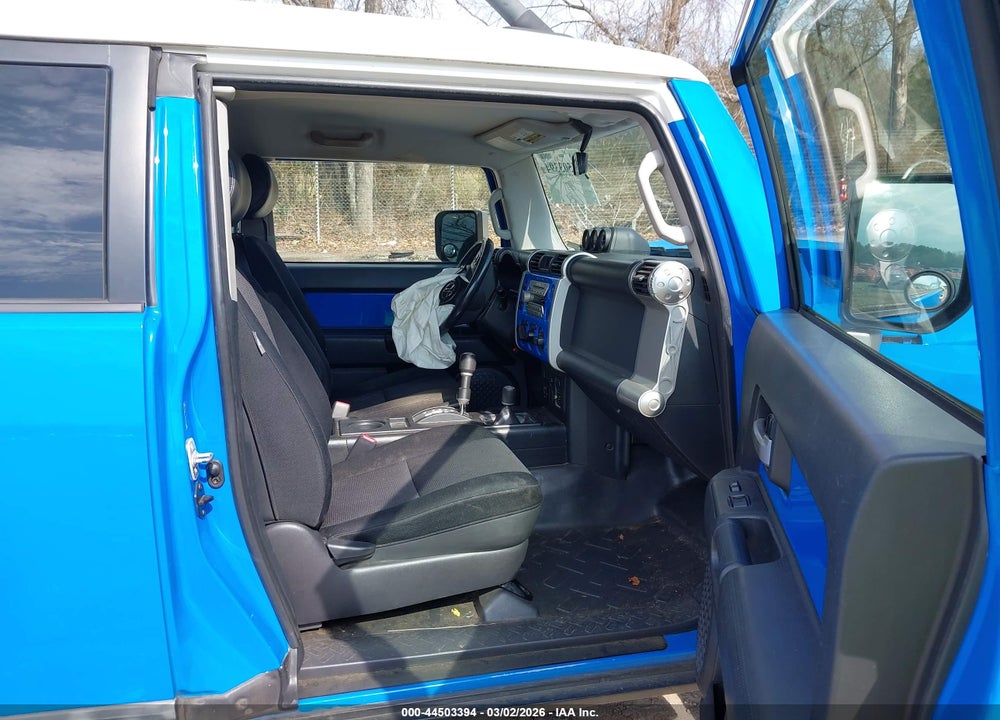 2007 TOYOTA FJ CRUISER VIN: JTEBU11F570026881