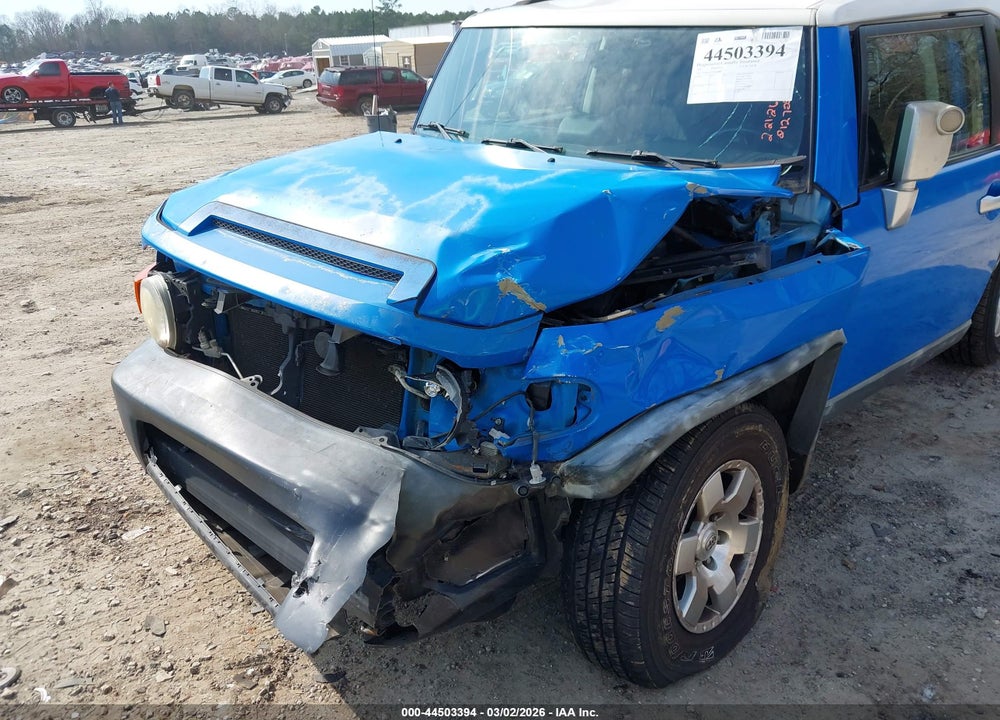 2007 TOYOTA FJ CRUISER VIN: JTEBU11F570026881