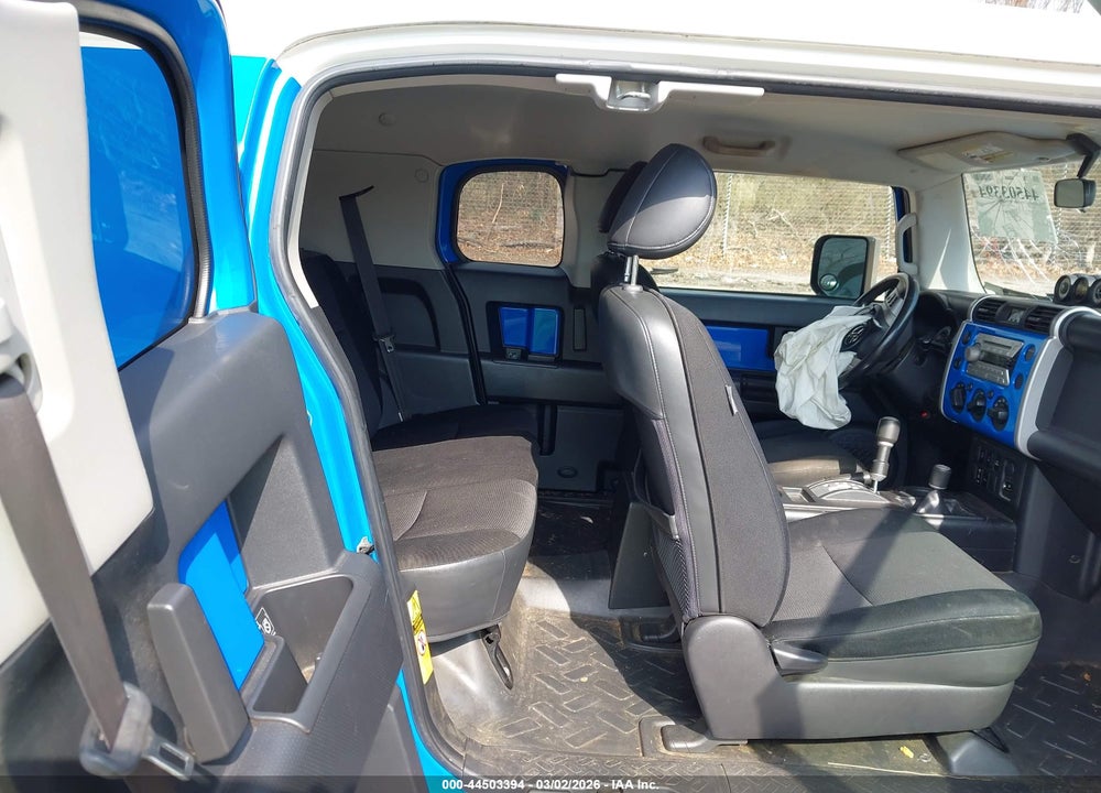 2007 TOYOTA FJ CRUISER VIN: JTEBU11F570026881