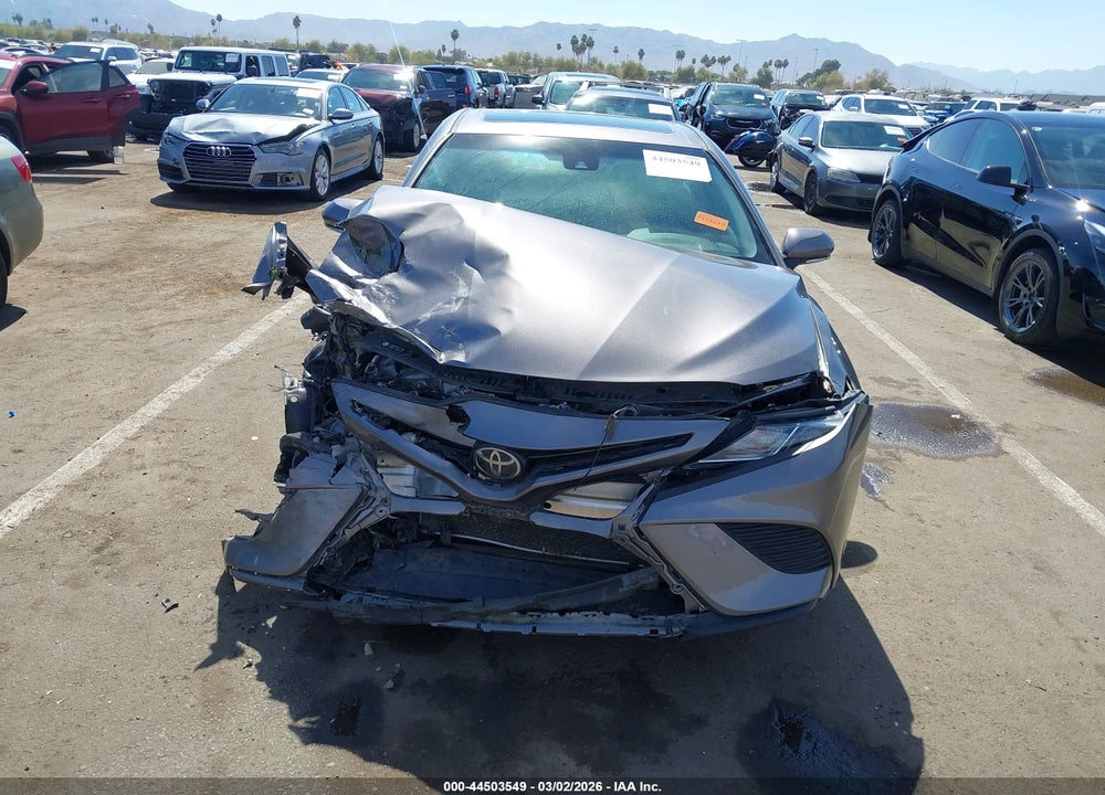 2018 TOYOTA CAMRY SE VIN: 4T1B11HK5JU612010
