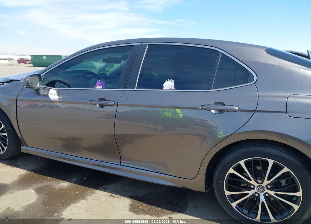 2018 TOYOTA CAMRY SE VIN: 4T1B11HK5JU612010