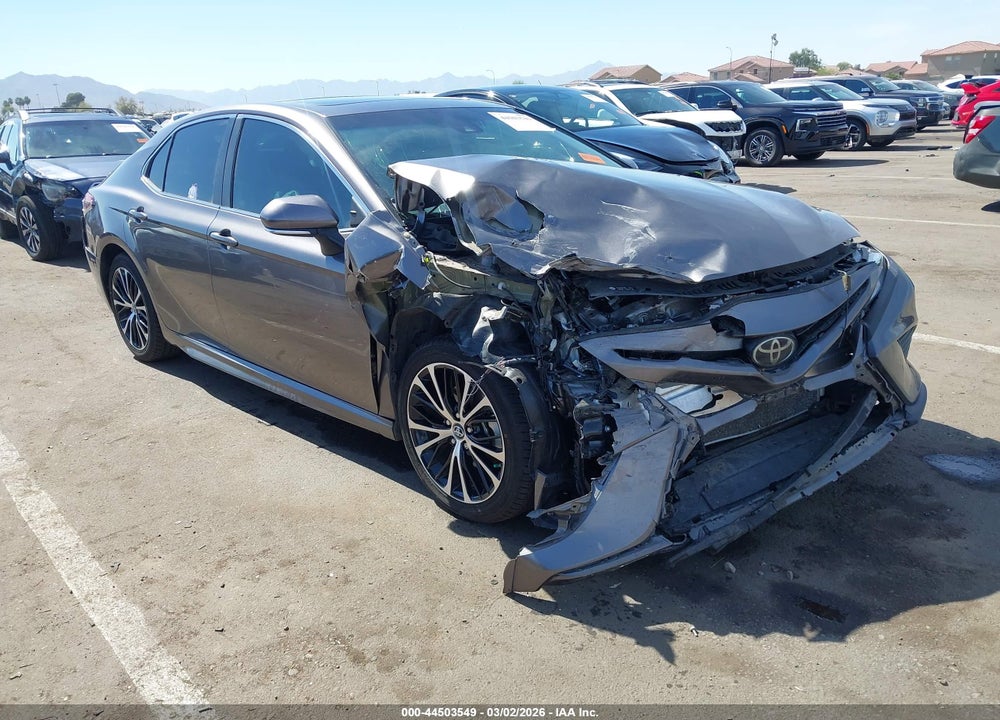 2018 TOYOTA CAMRY SE VIN: 4T1B11HK5JU612010