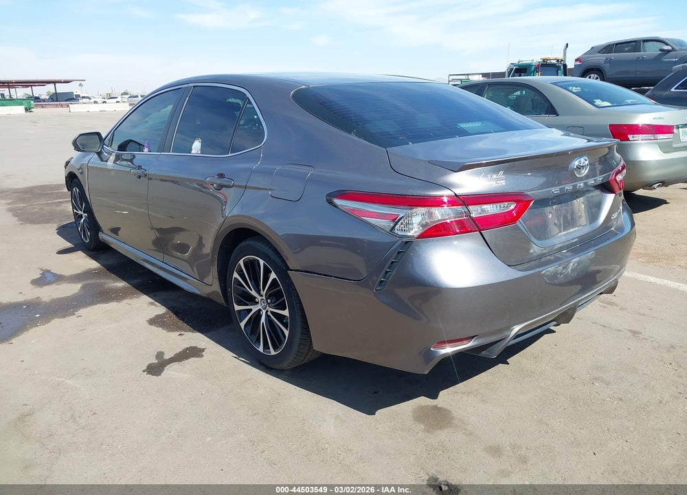 2018 TOYOTA CAMRY SE VIN: 4T1B11HK5JU612010