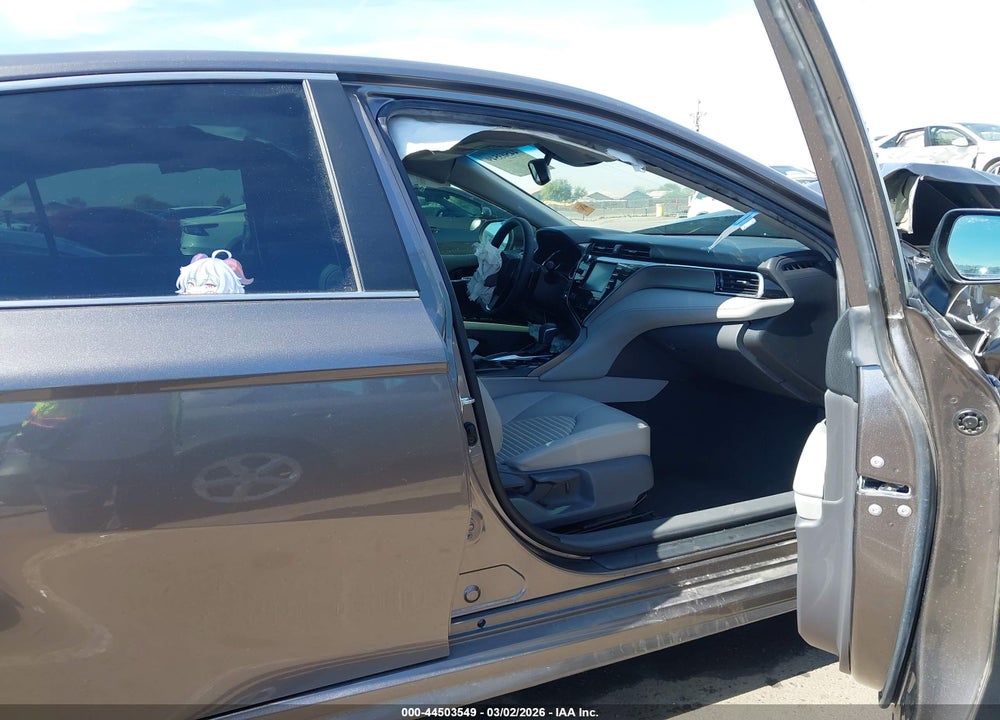 2018 TOYOTA CAMRY SE VIN: 4T1B11HK5JU612010