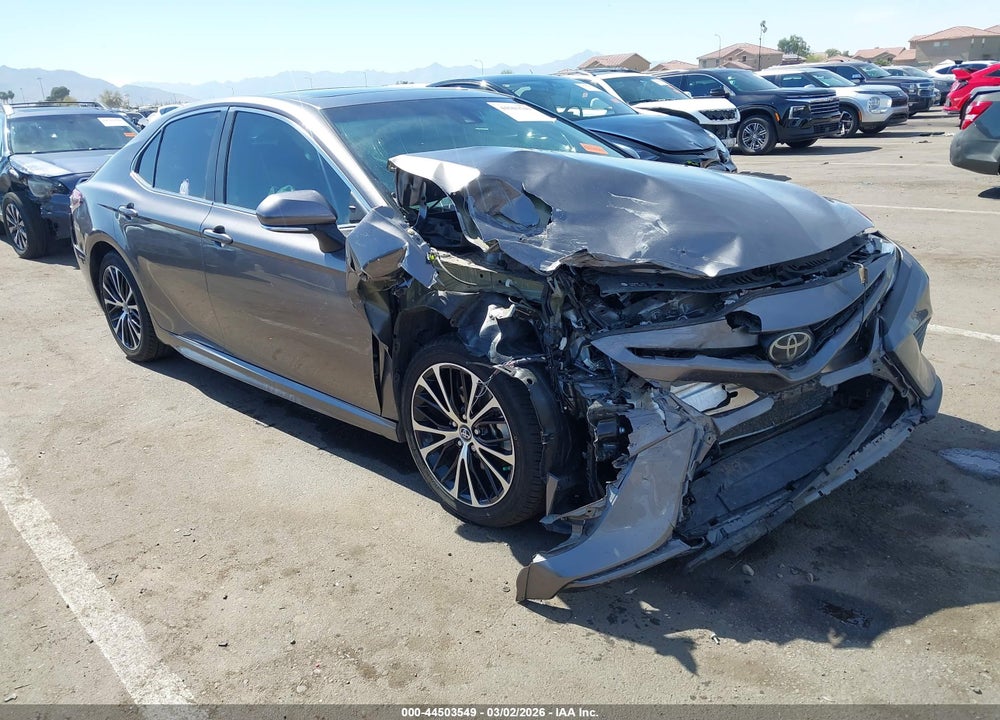 2018 TOYOTA CAMRY SE VIN: 4T1B11HK5JU612010
