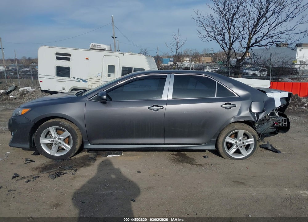 2013 TOYOTA CAMRY SE VIN: 4T1BF1FK4DU684213