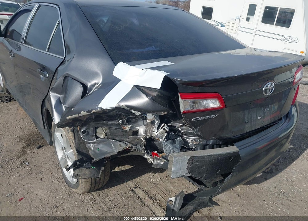 2013 TOYOTA CAMRY SE VIN: 4T1BF1FK4DU684213