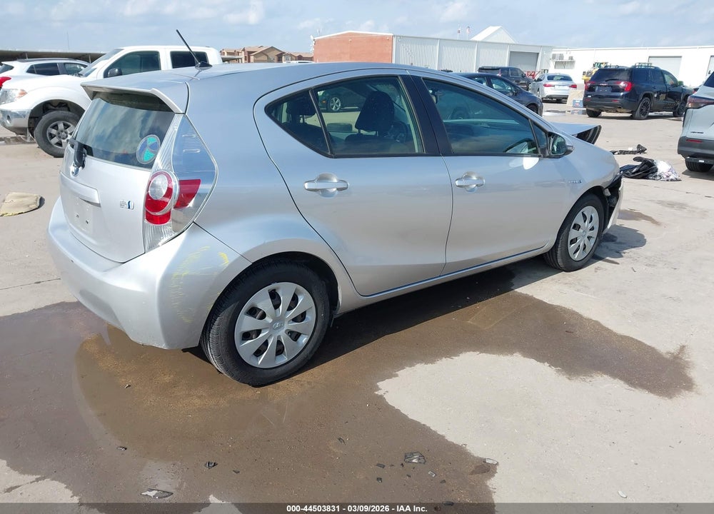 2013 TOYOTA PRIUS C TWO VIN: JTDKDTB3XD1047073