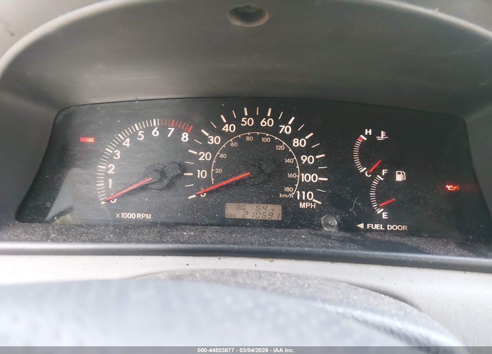 2005 TOYOTA COROLLA LE VIN: JTDBR32E952055650