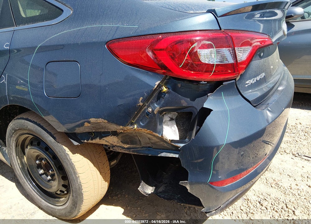 2015 HYUNDAI SONATA SE VIN: 5NPE24AF3FH228130