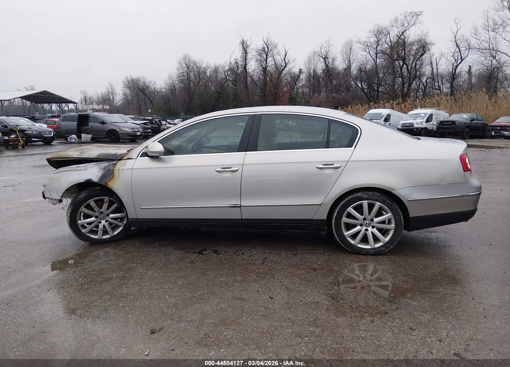 2010 VOLKSWAGEN PASSAT KOMFORT VIN: WVWJK7AN6AE058569
