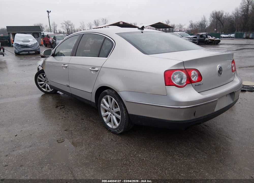 2010 VOLKSWAGEN PASSAT KOMFORT VIN: WVWJK7AN6AE058569