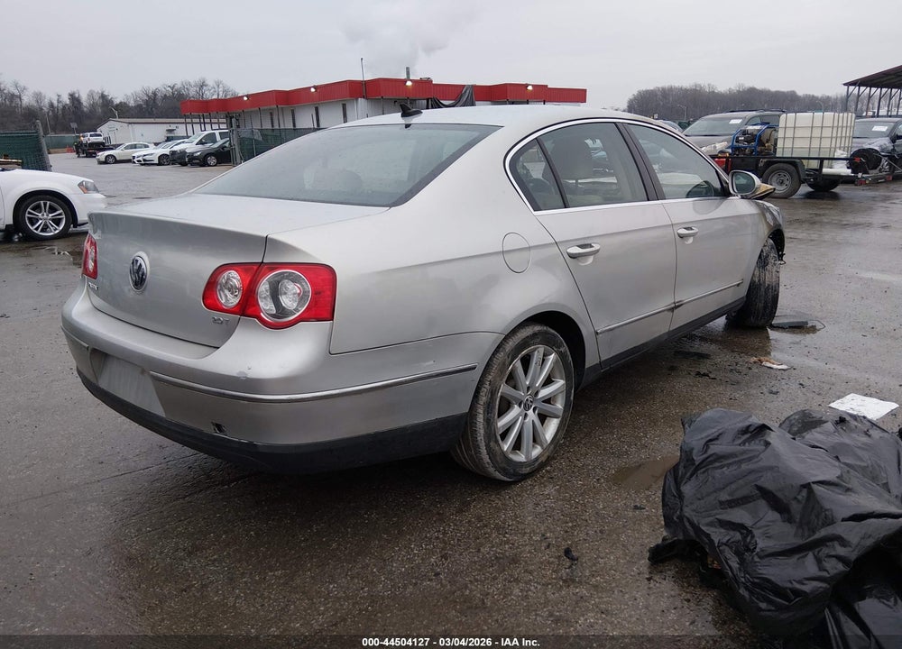 2010 VOLKSWAGEN PASSAT KOMFORT VIN: WVWJK7AN6AE058569