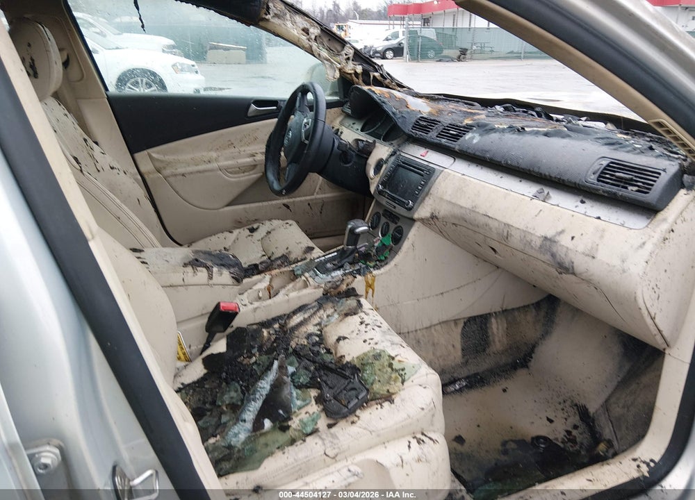 2010 VOLKSWAGEN PASSAT KOMFORT VIN: WVWJK7AN6AE058569