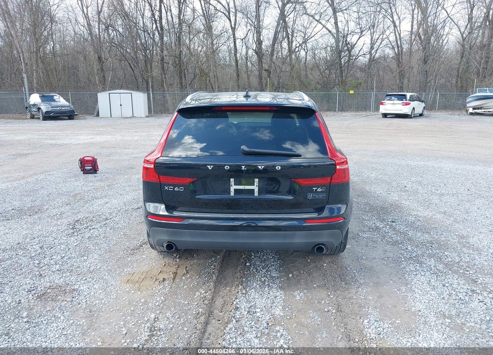 2018 VOLVO XC60 T6 MOMENTUM VIN: LYVA22RK4JB083497
