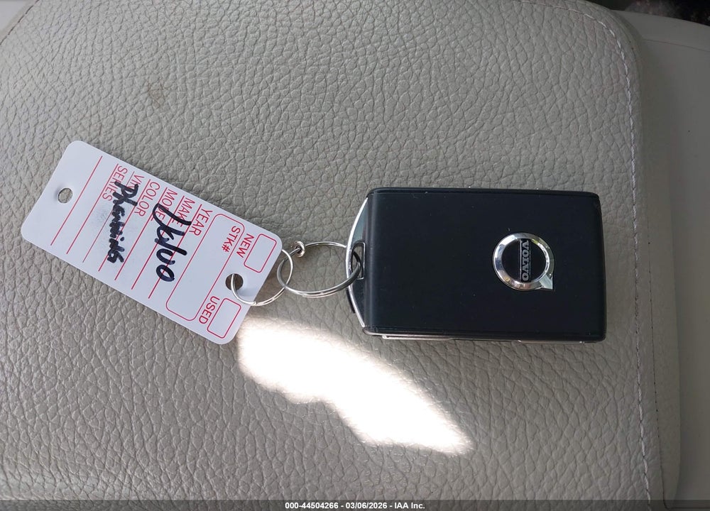 2018 VOLVO XC60 T6 MOMENTUM VIN: LYVA22RK4JB083497