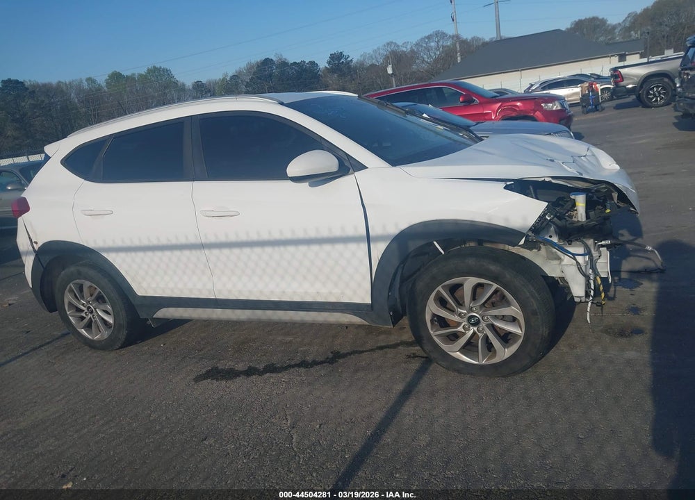 2017 HYUNDAI TUCSON SE VIN: KM8J3CA45HU390690