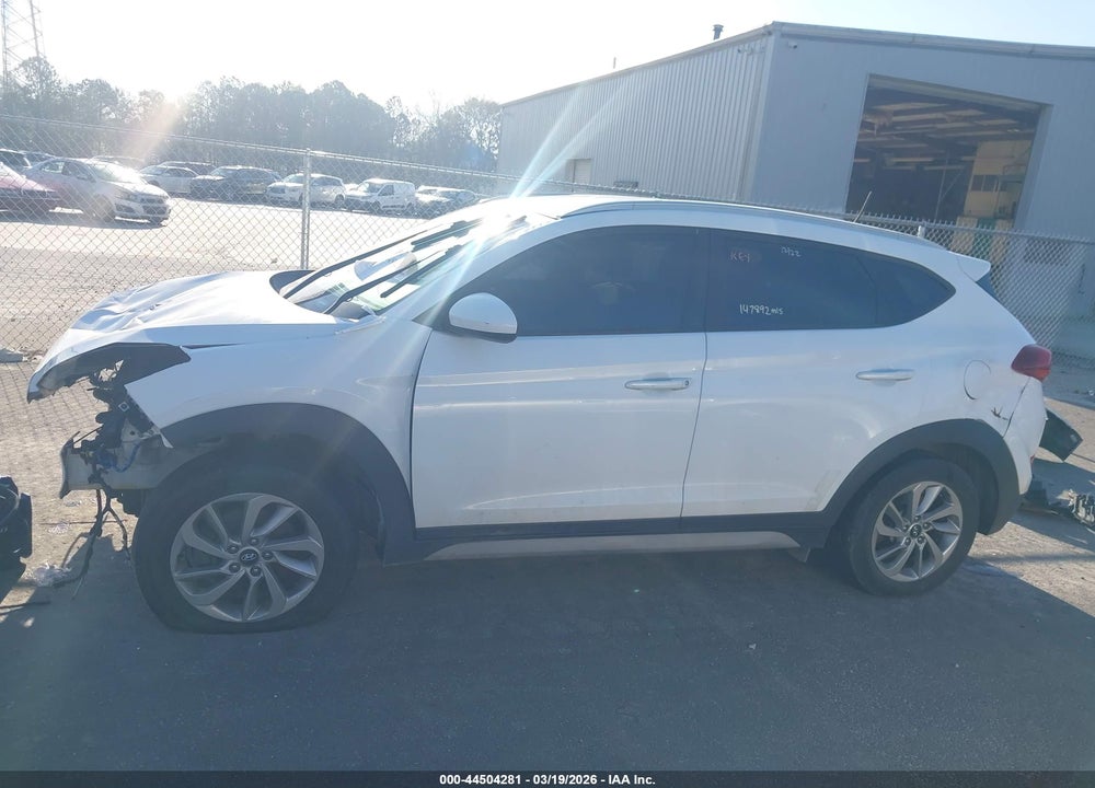 2017 HYUNDAI TUCSON SE VIN: KM8J3CA45HU390690