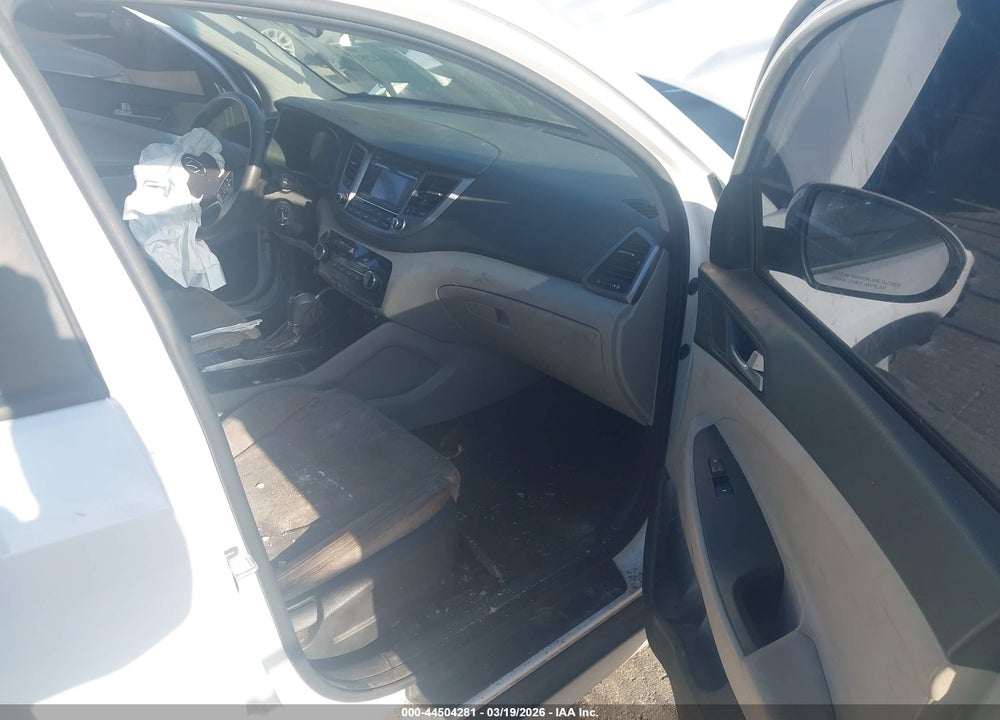 2017 HYUNDAI TUCSON SE VIN: KM8J3CA45HU390690