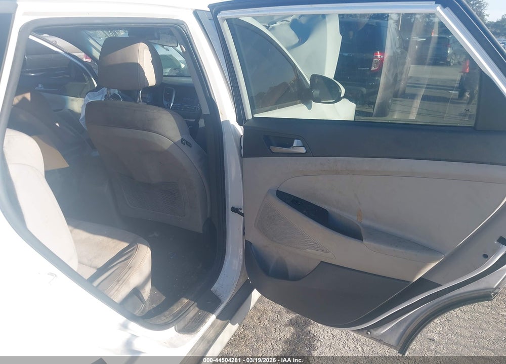 2017 HYUNDAI TUCSON SE VIN: KM8J3CA45HU390690