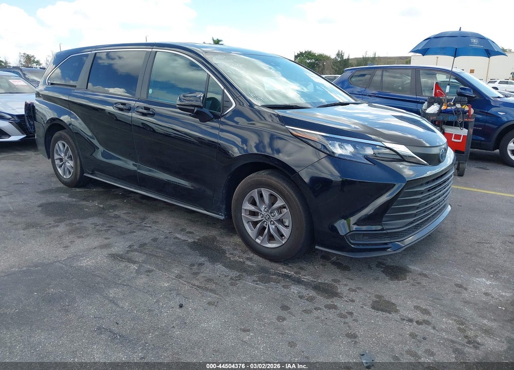 2025 TOYOTA SIENNA LE VIN: 5TDKRKEC1SS227386