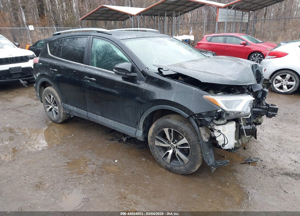 2018 TOYOTA RAV4 XLE VIN: 2T3RFREV9JW737631