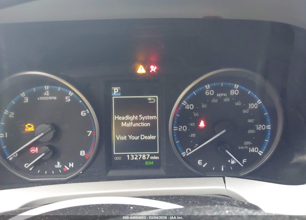 2018 TOYOTA RAV4 XLE VIN: 2T3RFREV9JW737631