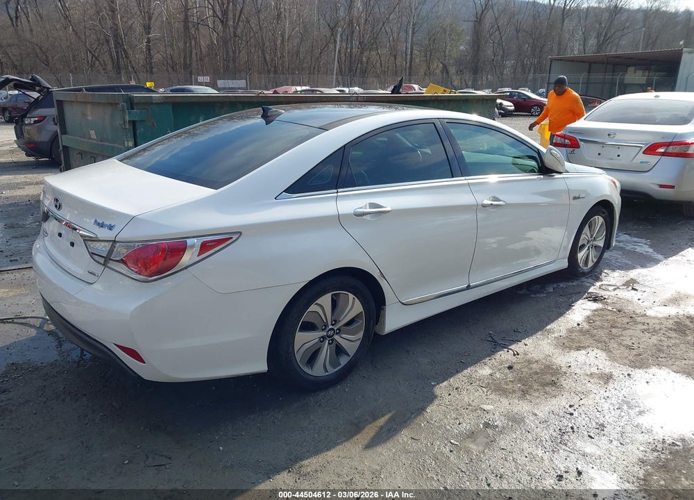 2015 HYUNDAI SONATA HYBRID LIMITED VIN: KMHEC4A41FA128090