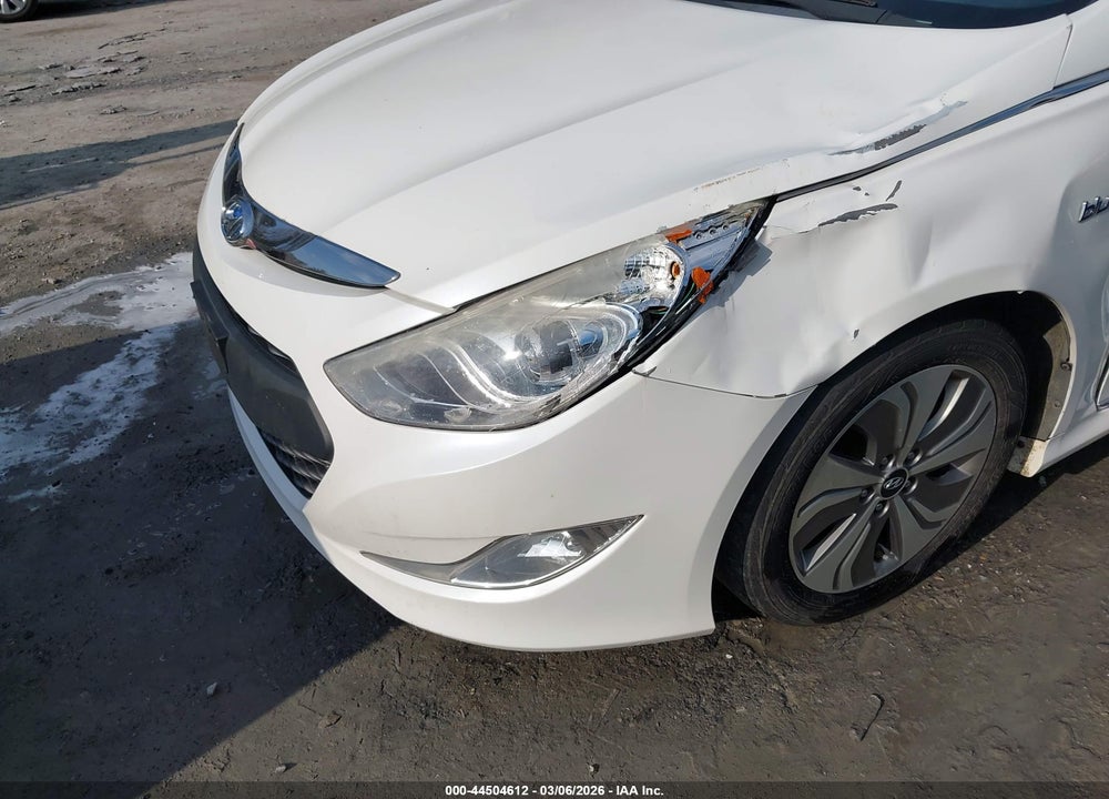 2015 HYUNDAI SONATA HYBRID LIMITED VIN: KMHEC4A41FA128090