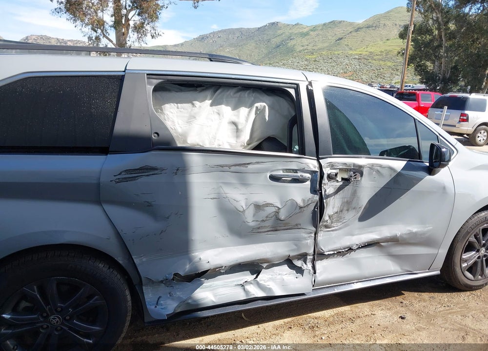 2024 TOYOTA SIENNA XSE VIN: 5TDDSKFC1RS113118