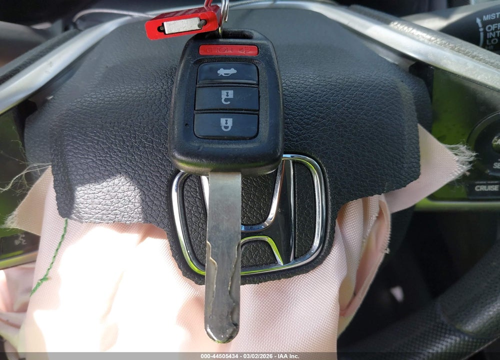 2018 HONDA CIVIC LX VIN: 2HGFC2F52JH598204