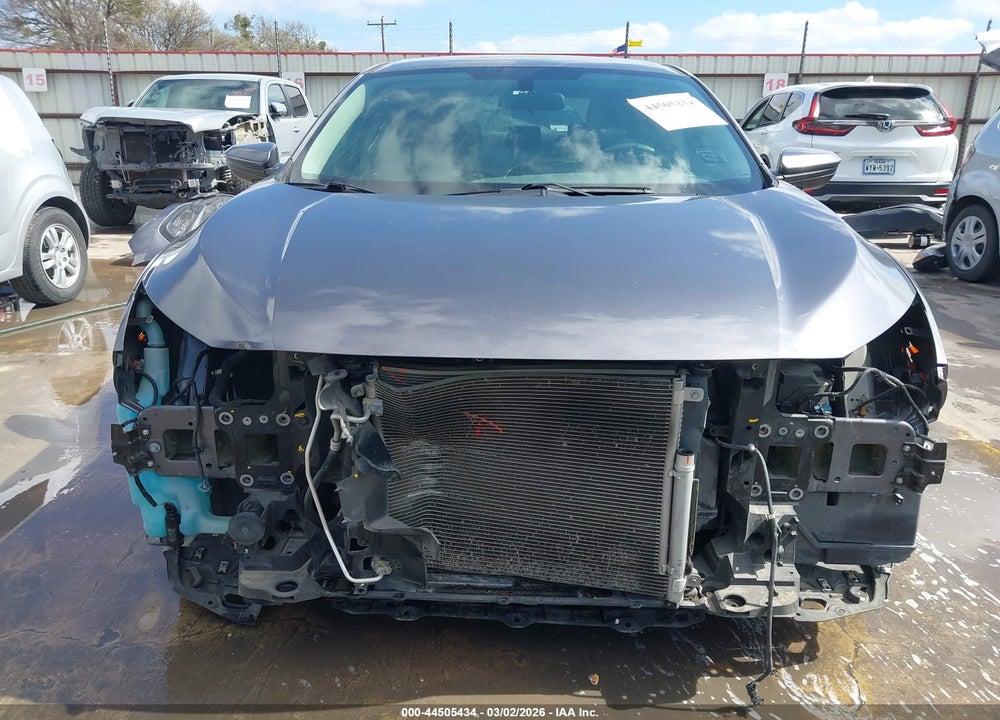 2018 HONDA CIVIC LX VIN: 2HGFC2F52JH598204