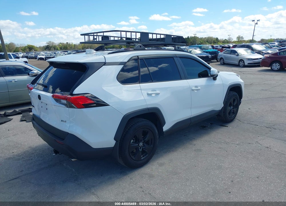 2020 TOYOTA RAV4 XLE VIN: 2T3W1RFV9LC077000
