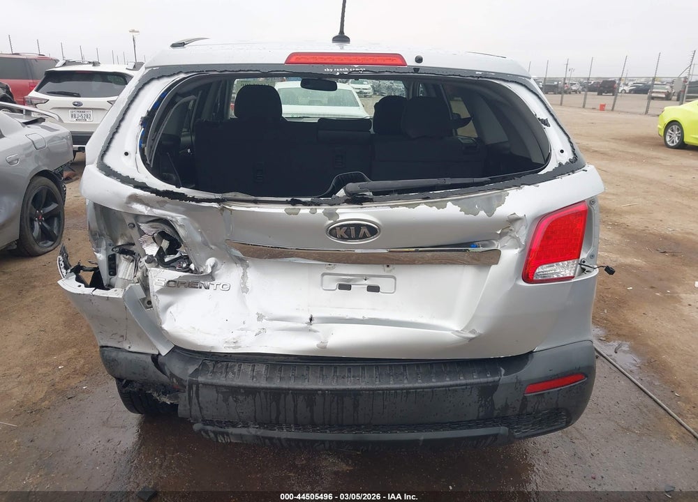 2013 KIA SORENTO LX VIN: 5XYKT3A18DG318070