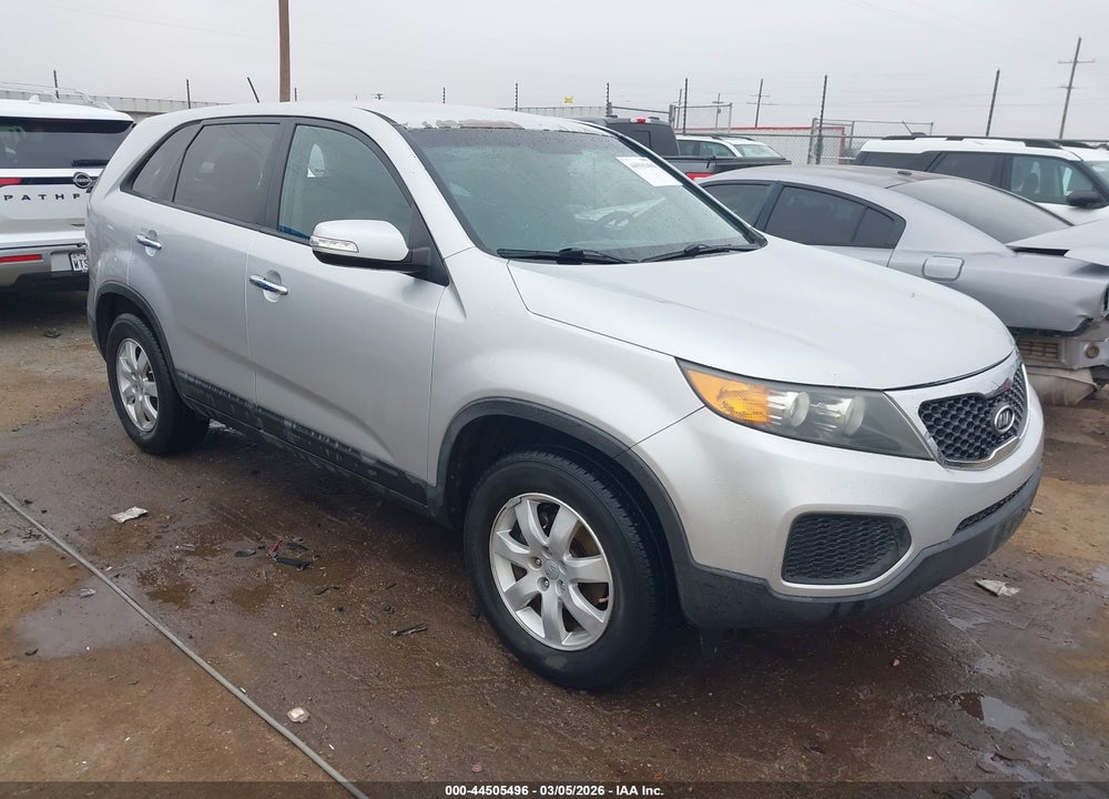 2013 KIA SORENTO LX VIN: 5XYKT3A18DG318070