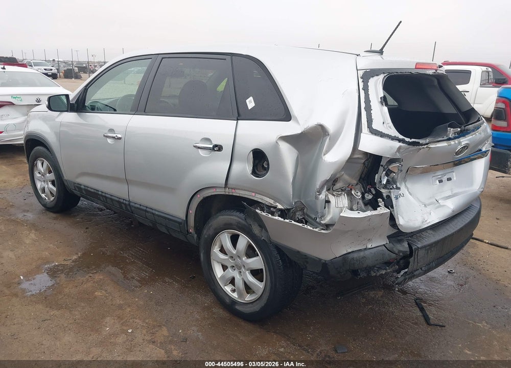 2013 KIA SORENTO LX VIN: 5XYKT3A18DG318070