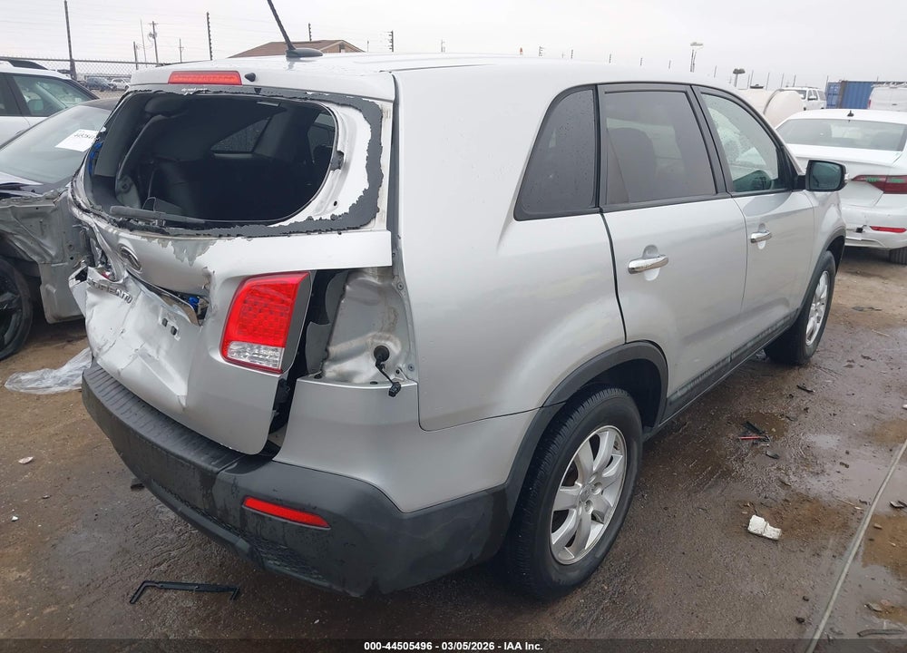 2013 KIA SORENTO LX VIN: 5XYKT3A18DG318070