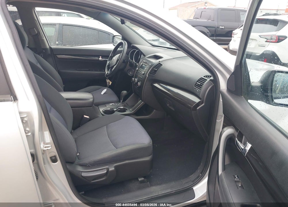 2013 KIA SORENTO LX VIN: 5XYKT3A18DG318070