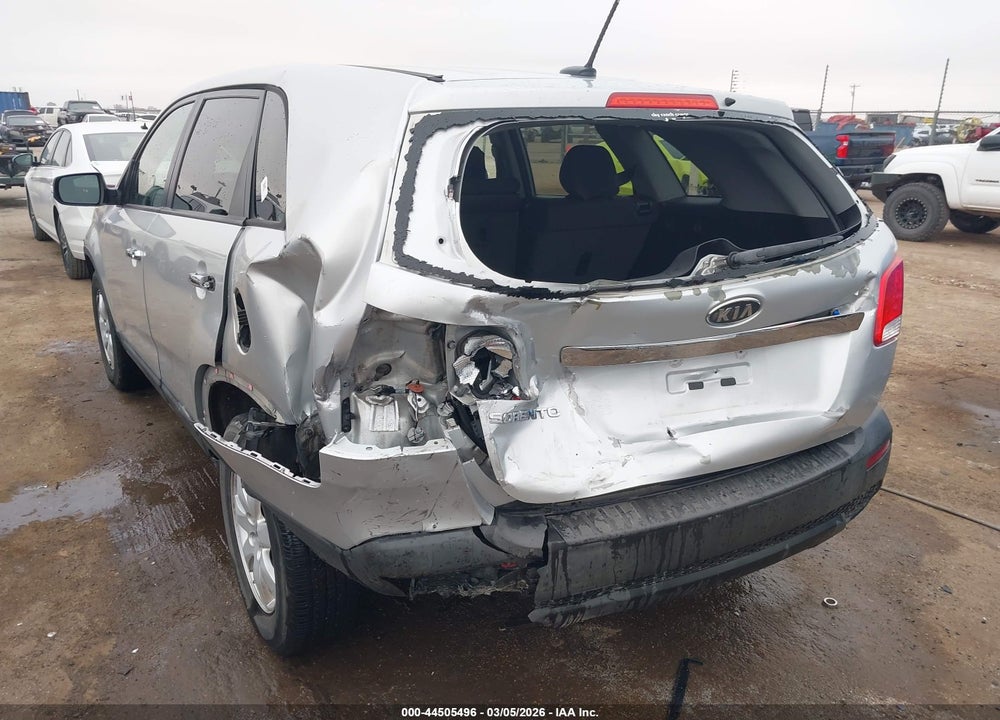 2013 KIA SORENTO LX VIN: 5XYKT3A18DG318070