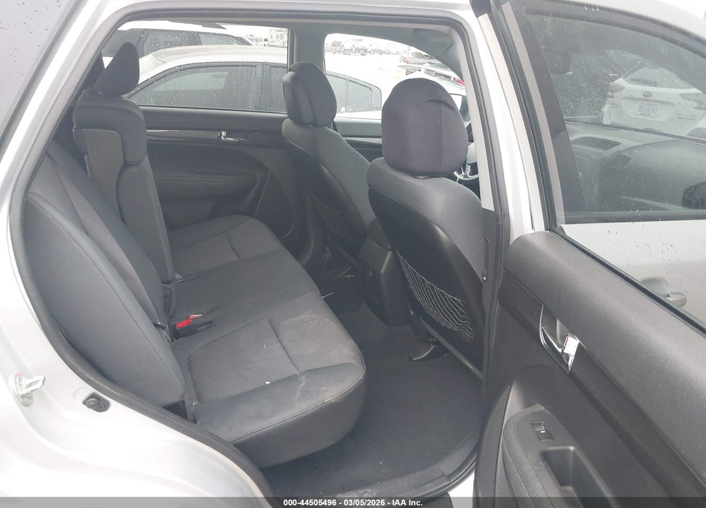 2013 KIA SORENTO LX VIN: 5XYKT3A18DG318070