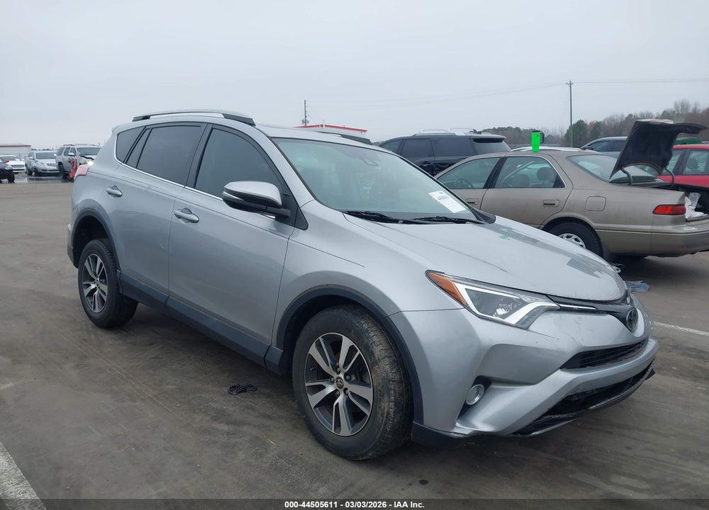 2018 TOYOTA RAV4 XLE VIN: 2T3RFREVXJW838466