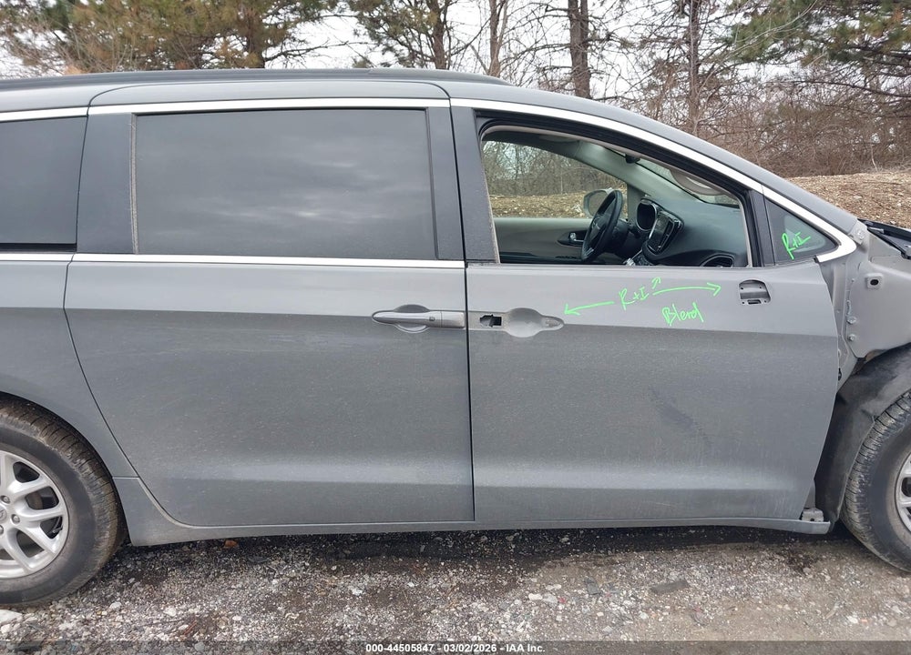 2022 CHRYSLER PACIFICA TOURING L VIN: 2C4RC1BG9NR142228