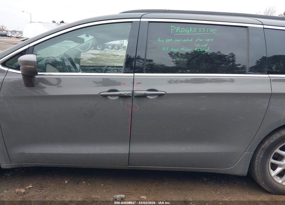 2022 CHRYSLER PACIFICA TOURING L VIN: 2C4RC1BG9NR142228