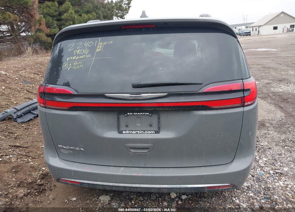 2022 CHRYSLER PACIFICA TOURING L VIN: 2C4RC1BG9NR142228