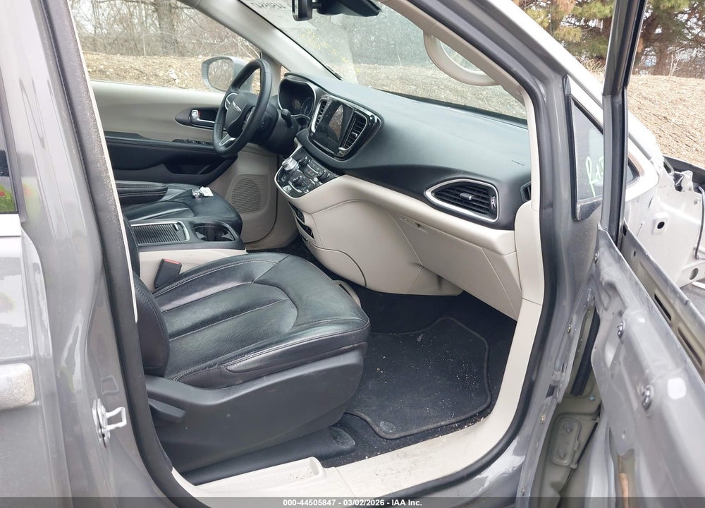 2022 CHRYSLER PACIFICA TOURING L VIN: 2C4RC1BG9NR142228